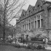 http://www.oberlinlibstaff.com/omeka203/plugins/Dropbox/files/students_outside_Carnegie_Library_spring_1952.jpg