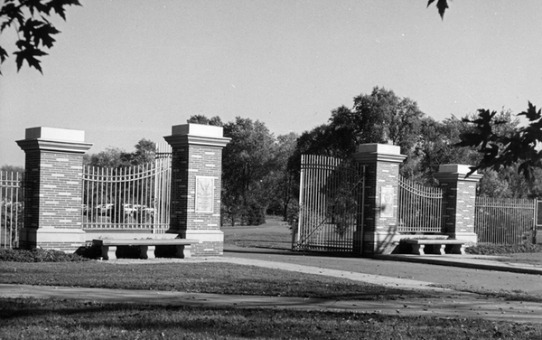Nichols_Memorial_Gateway_1961_cropthumb.jpg