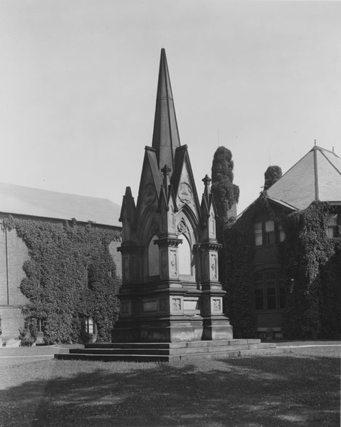 Soldiers_Monument_3thumb.jpg